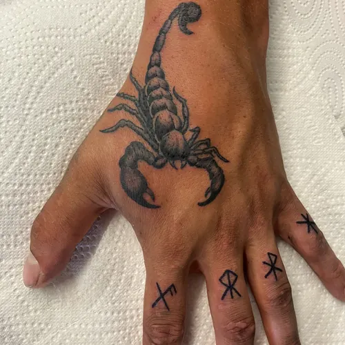 Scorpion hand jammer · Jamie